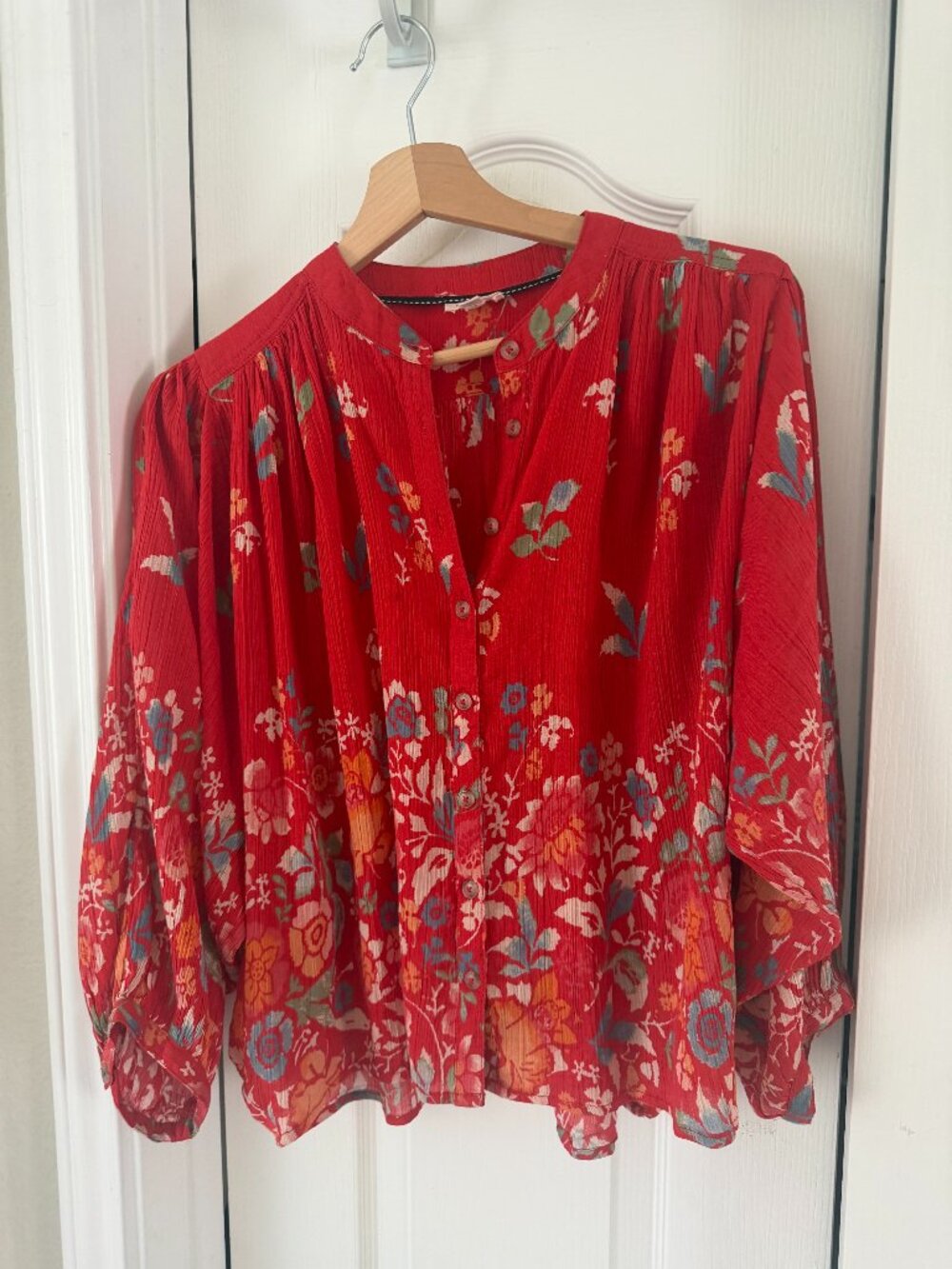 Beautiful PILCRO by Anthropologie draped blouse in 100% cotton XS
